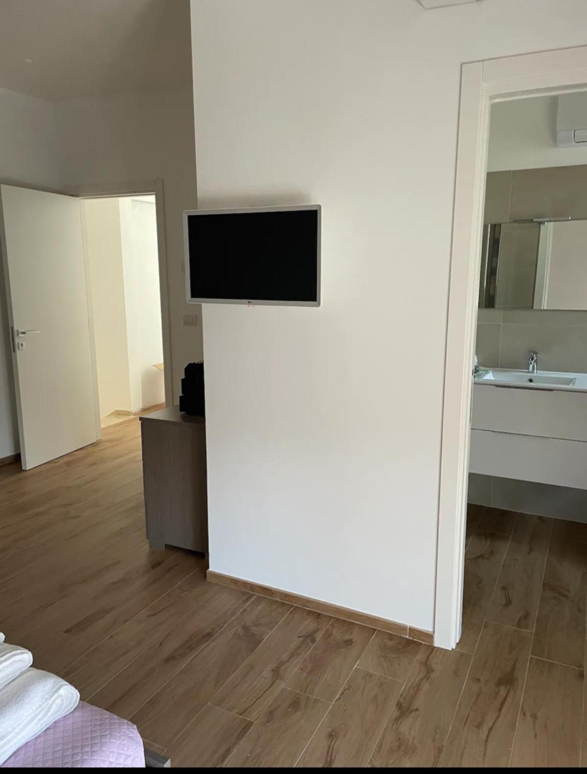 B&B A Pochi Passi Dal Mare Джовинаццо Экстерьер фото